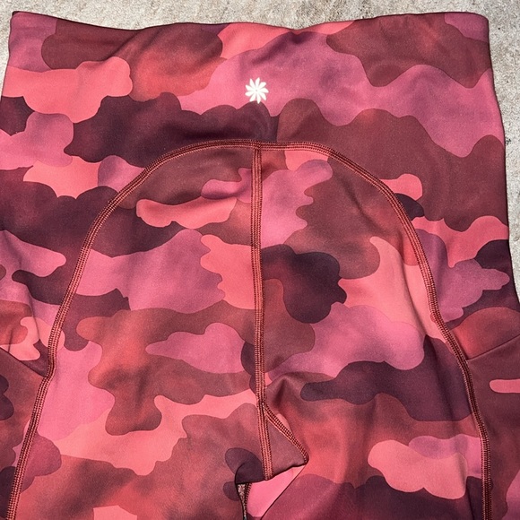 ATHLETA ULTIMATE STASH PRINTE 7/8 TIGHT CAMO LEGGINGS SIZE SMALL - Picture 9 of 9